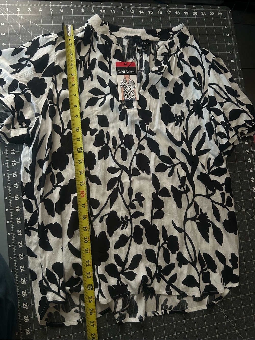 Well Worn Black and White Floral Short Sleeve Blouse